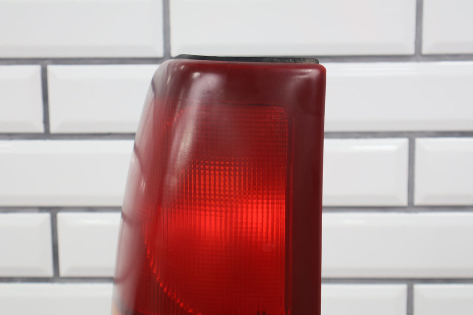 2002 Chevrolet Silverado 2500- TAIL LIGHT ASSEMBLY