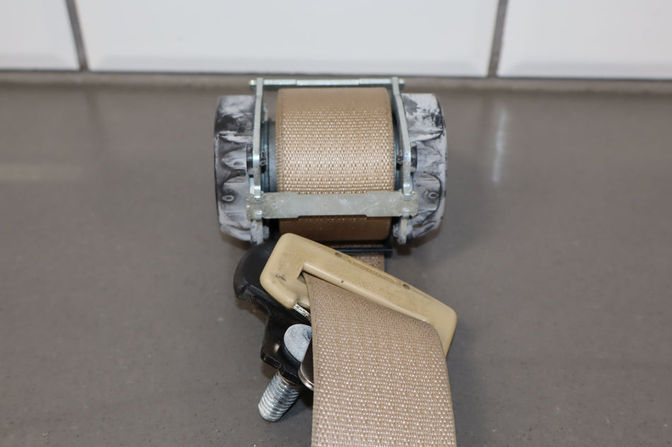 2010 Chevrolet Corvette- Front Seat Belt