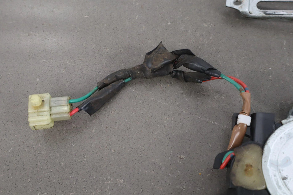 1991 Toyota Land Cruiser- Right Front Door Regulator