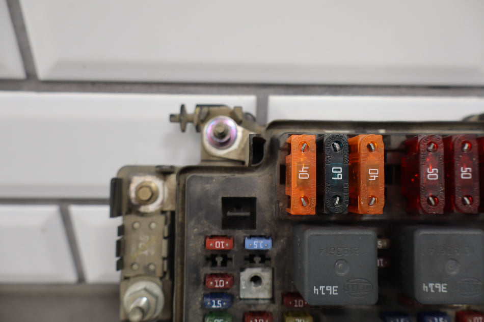 2001 Chevrolet Silverado 2500- Engine Fuse Box