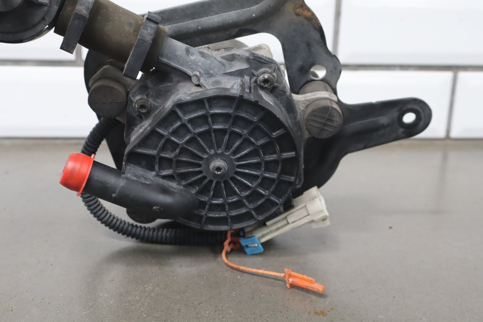 2000-2004 Chevrolet Corvette C5 Air Pump 12568382