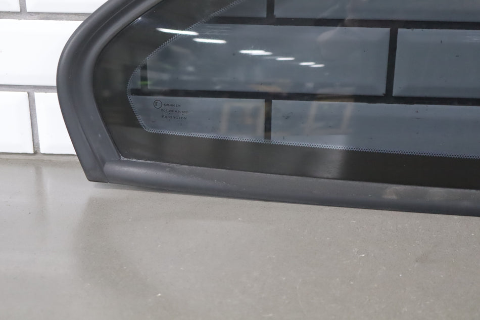 2004 Pontiac GTO Right Quarter Window 92209200