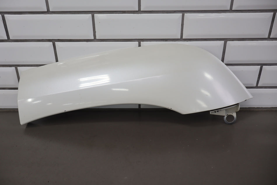 2005 Lexus GX470- QUARTER PANEL MOULDING