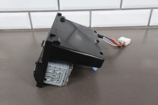 Boss Audio 611UAB Single DIN AM - FM Receiver W/Bluetooth MP3 USB