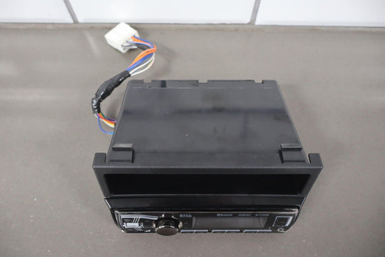 Boss Audio 611UAB Single DIN AM - FM Receiver W/Bluetooth MP3 USB