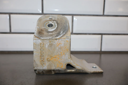 C5 Corvette 5.7L LS1 Pair of LH&RH Engine Frame Mount Brackets 10260642/10260643