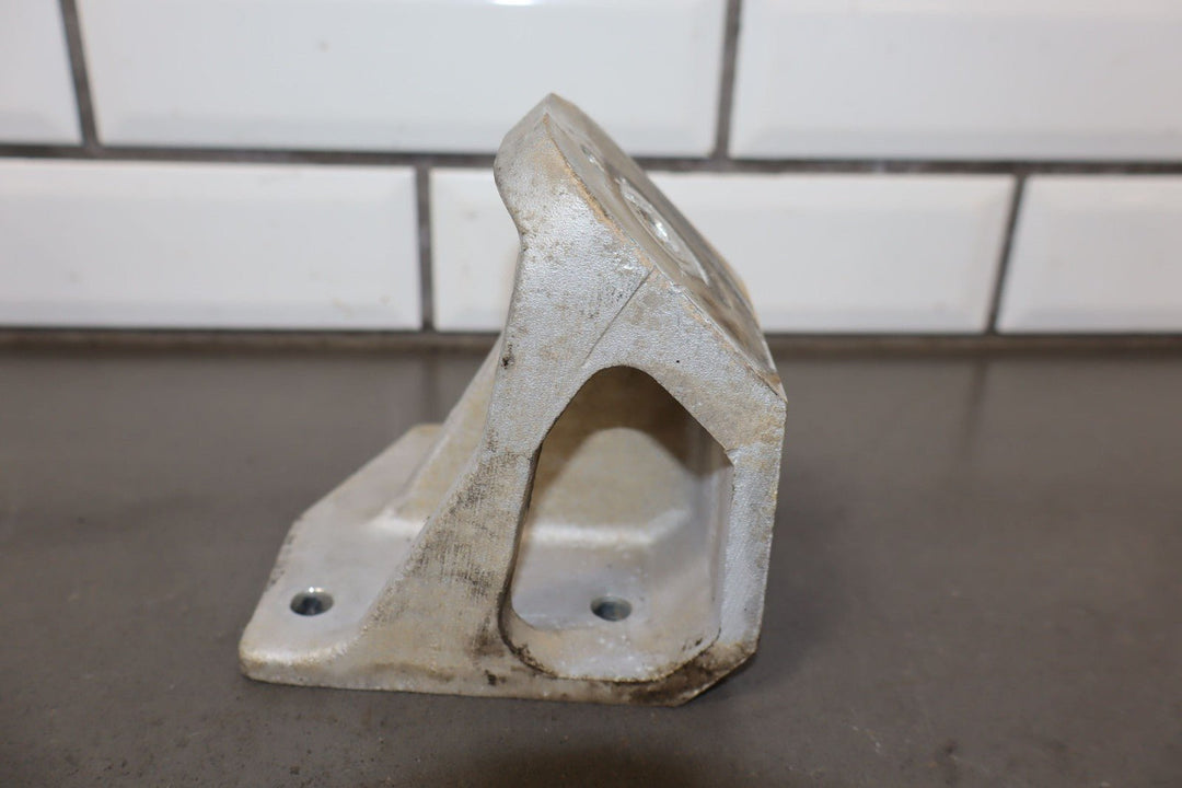 C5 Corvette 5.7L LS1 Pair of LH&RH Engine Frame Mount Brackets 10260642/10260643