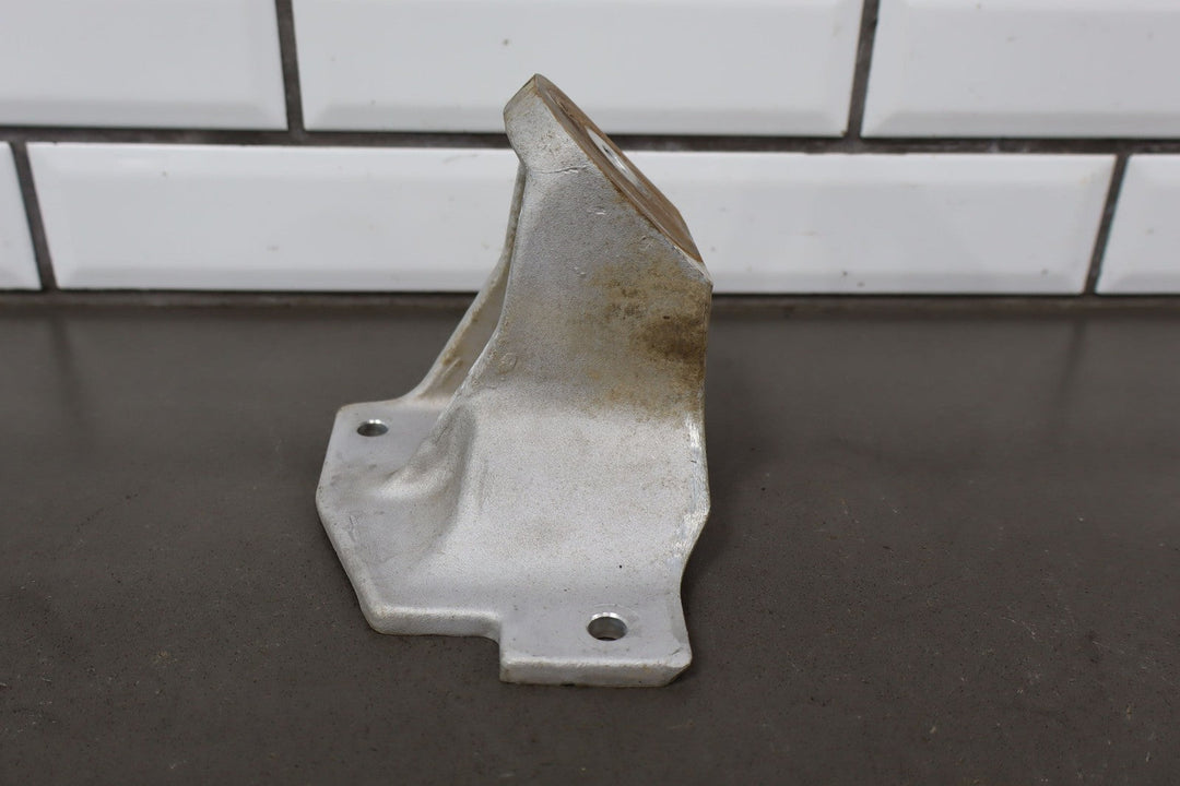 C5 Corvette 5.7L LS1 Pair of LH&RH Engine Frame Mount Brackets 10260642/10260643