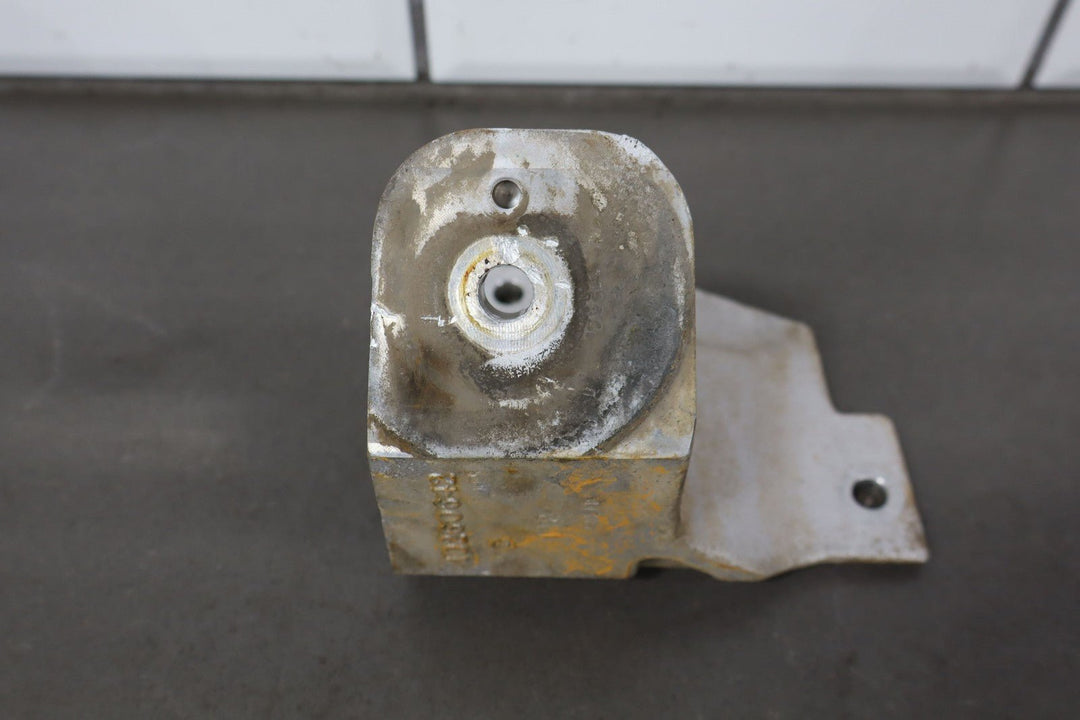 C5 Corvette 5.7L LS1 Pair of LH&RH Engine Frame Mount Brackets 10260642/10260643