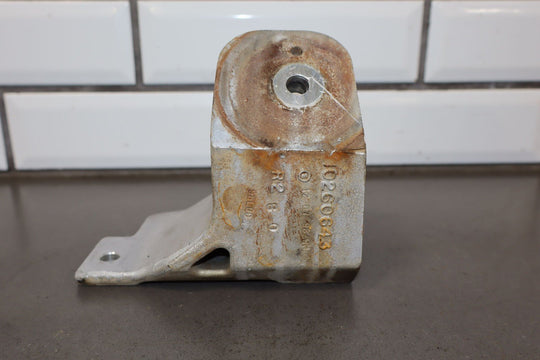 C5 Corvette 5.7L LS1 Pair of LH&RH Engine Frame Mount Brackets 10260642/10260643