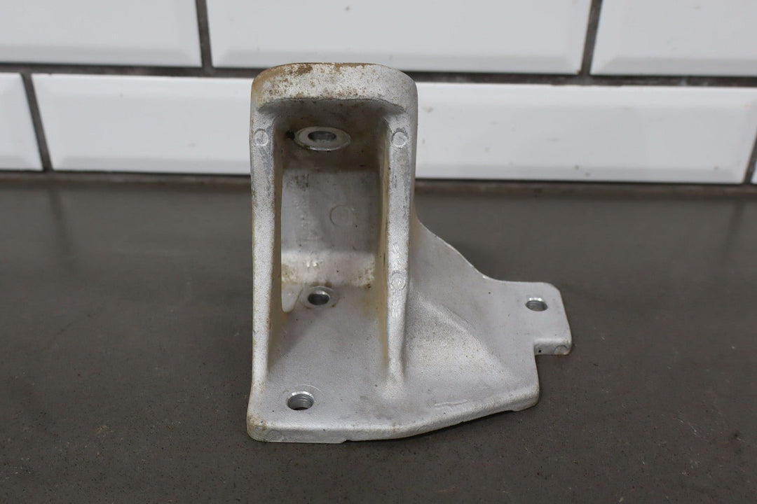 C5 Corvette 5.7L LS1 Pair of LH&RH Engine Frame Mount Brackets 10260642/10260643