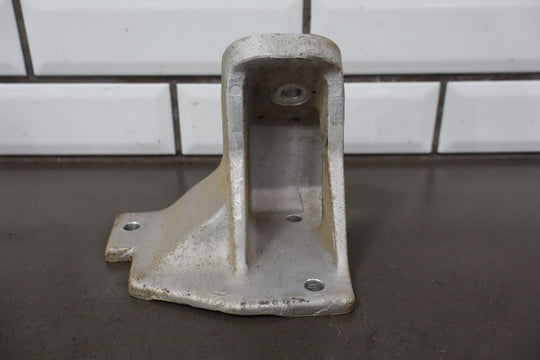 C5 Corvette 5.7L LS1 Pair of LH&RH Engine Frame Mount Brackets 10260642/10260643