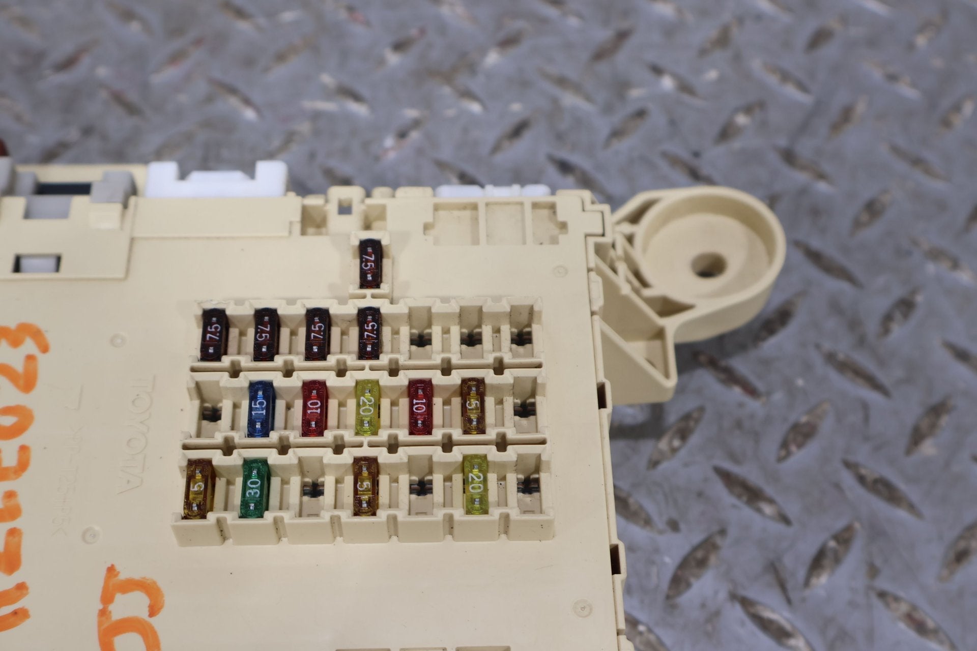 Cabin Fuse Box, 2002, Lexus, LS430