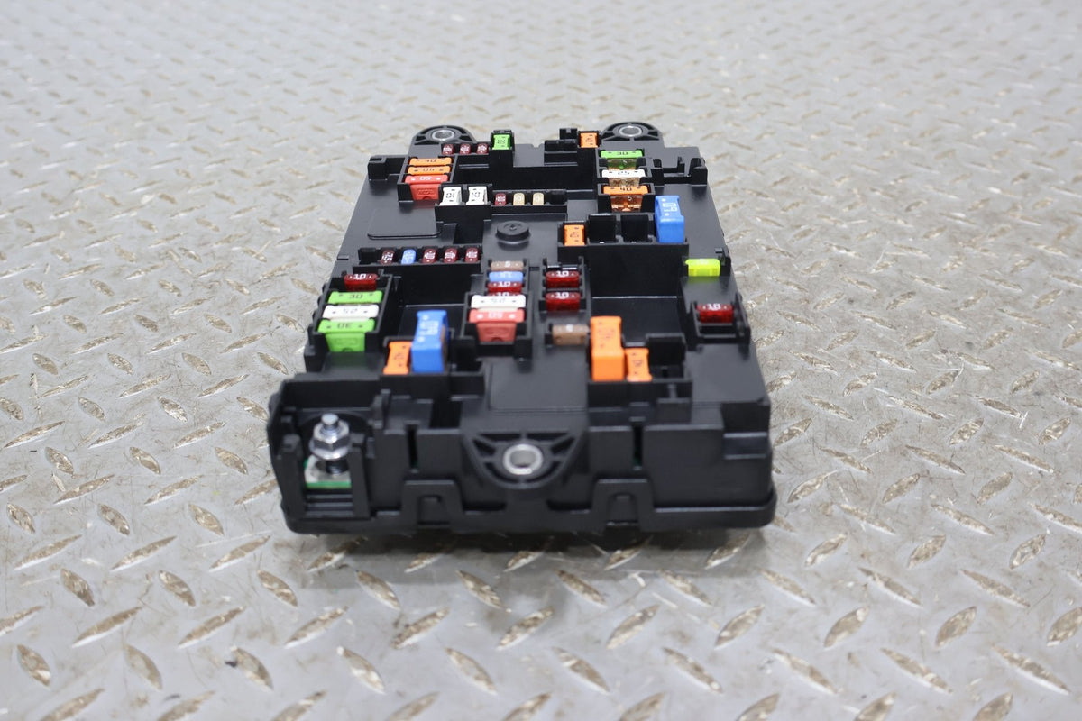 Cabin Fuse Box, 2022, Rivian, R1S