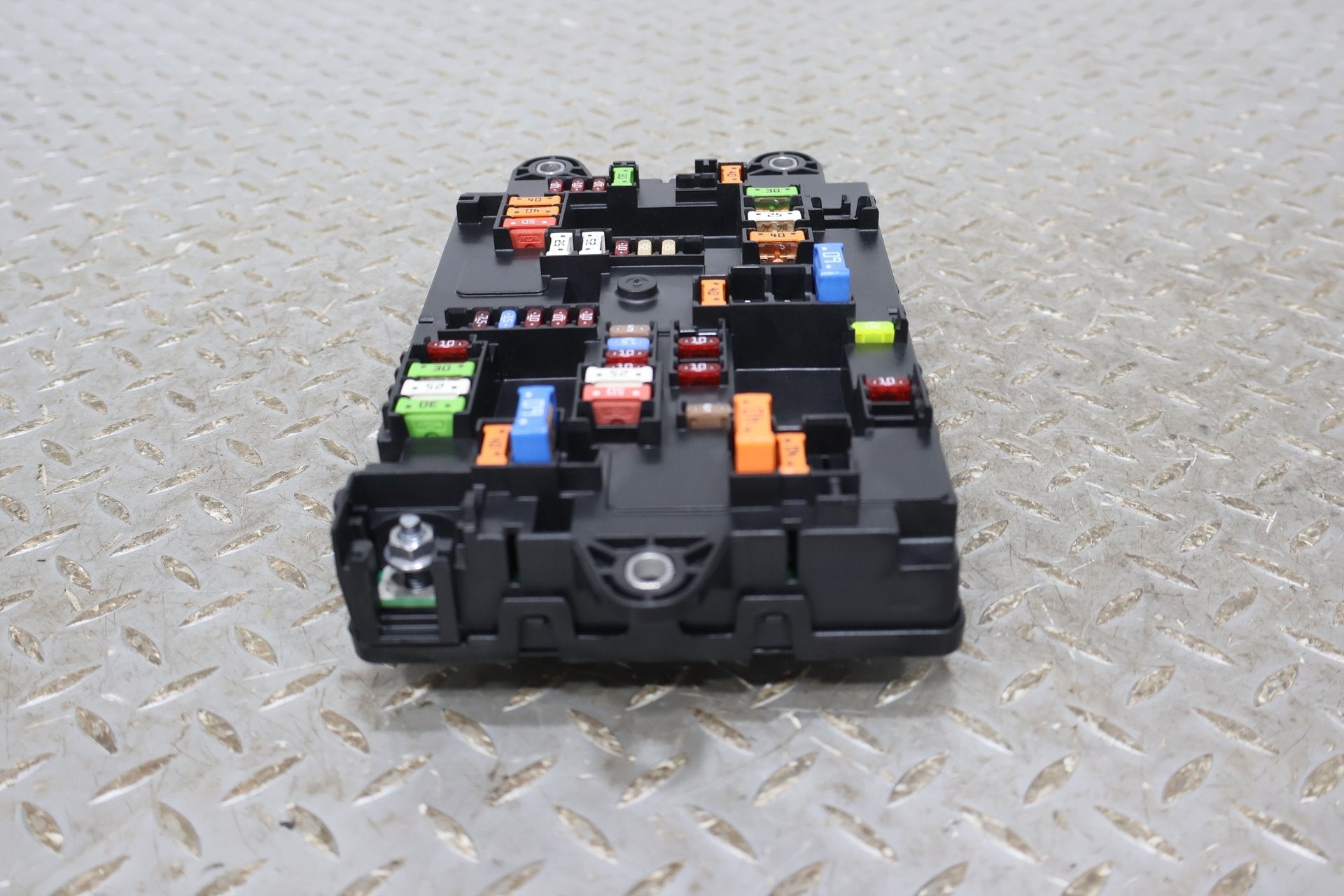 Cabin Fuse Box, 2022, Rivian, R1S