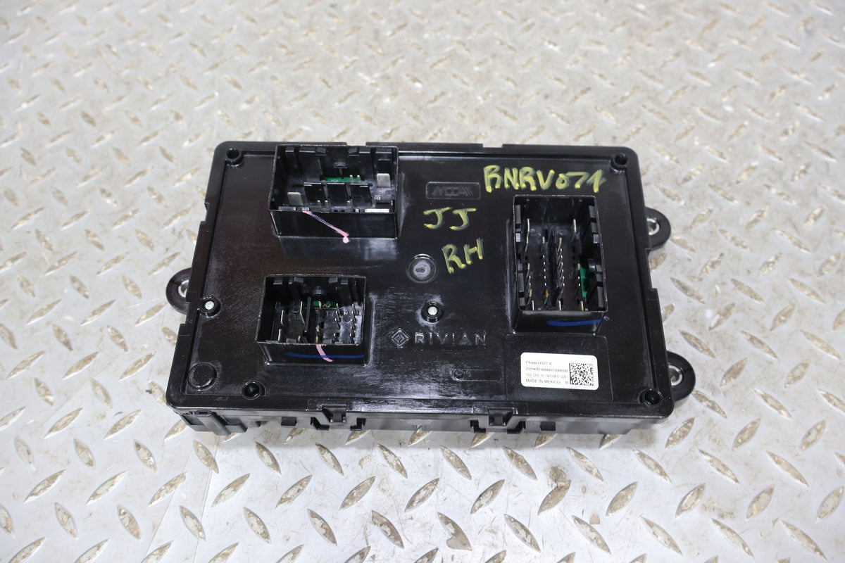 Cabin Fuse Box, 2022, Rivian, R1S