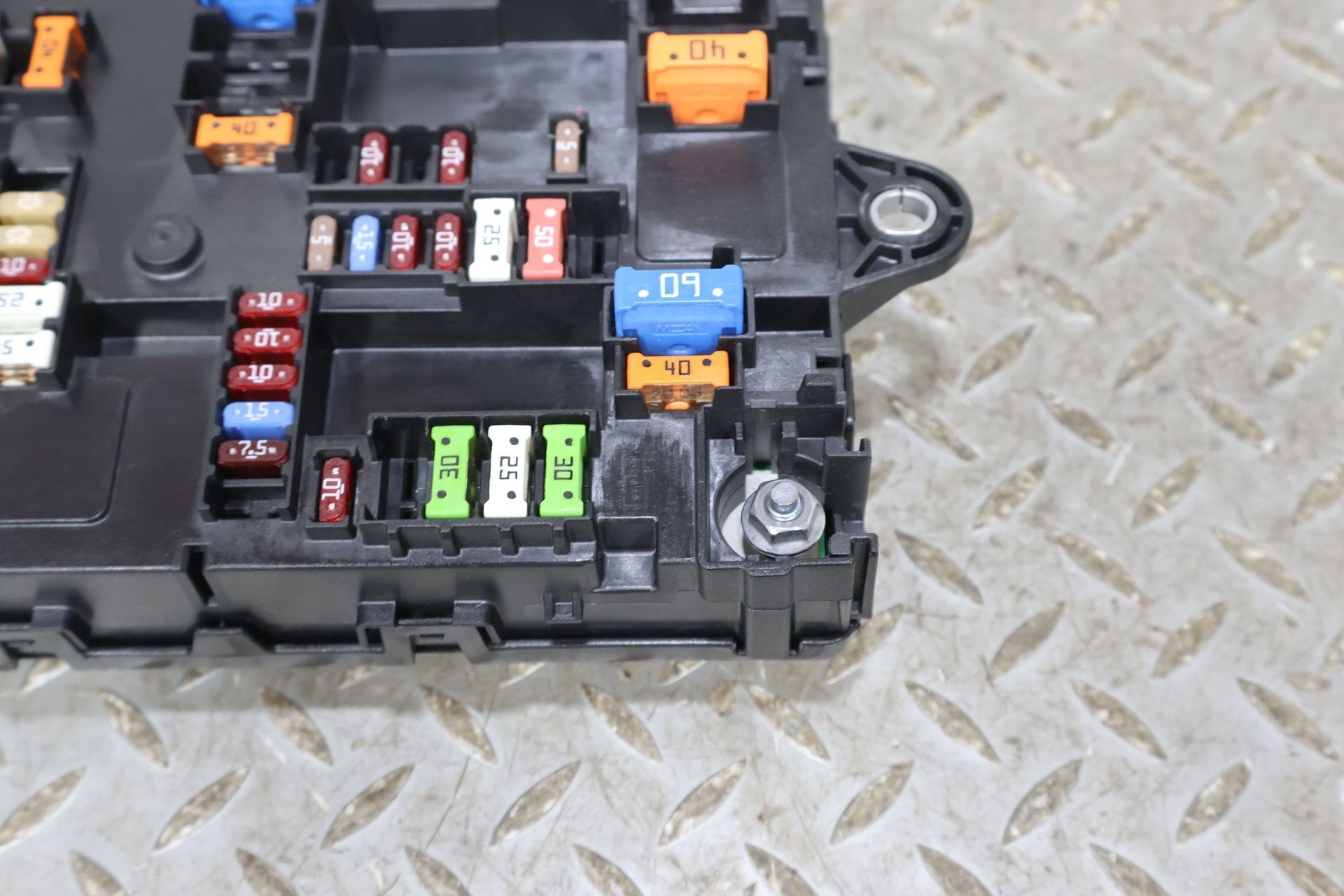 Cabin Fuse Box, 2022, Rivian, R1S
