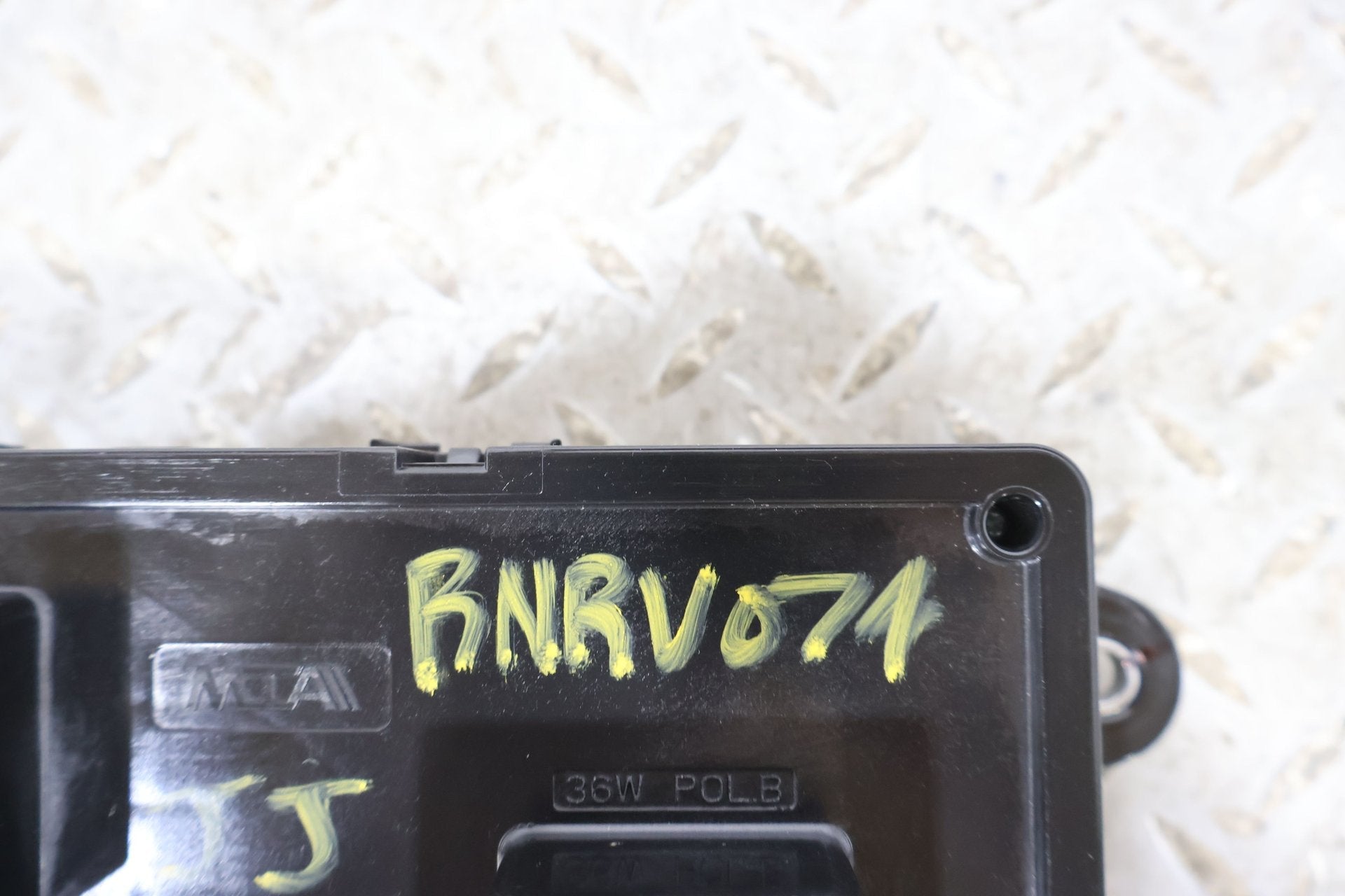 Cabin Fuse Box, 2022, Rivian, R1S