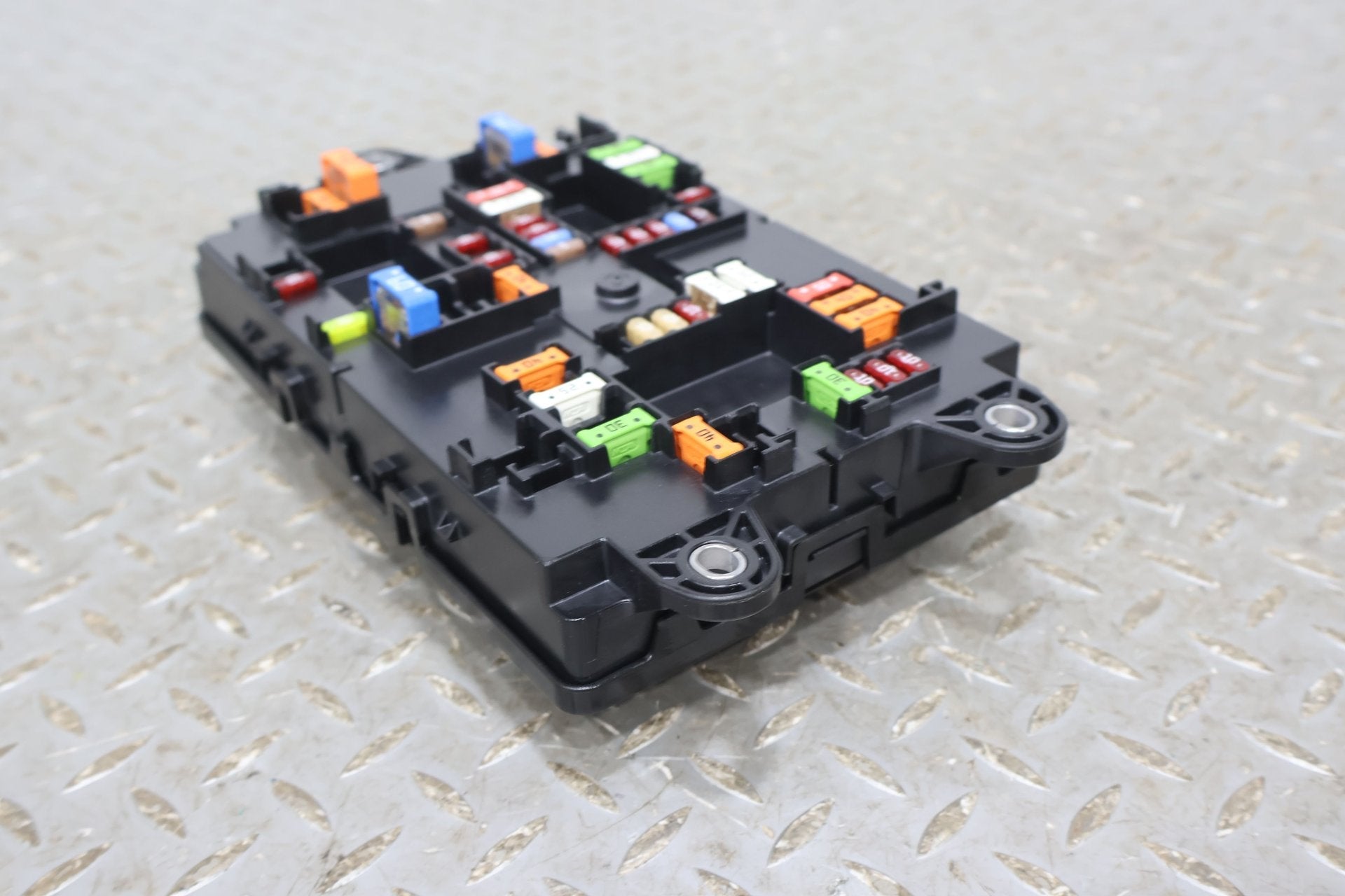Cabin Fuse Box, 2022, Rivian, R1S