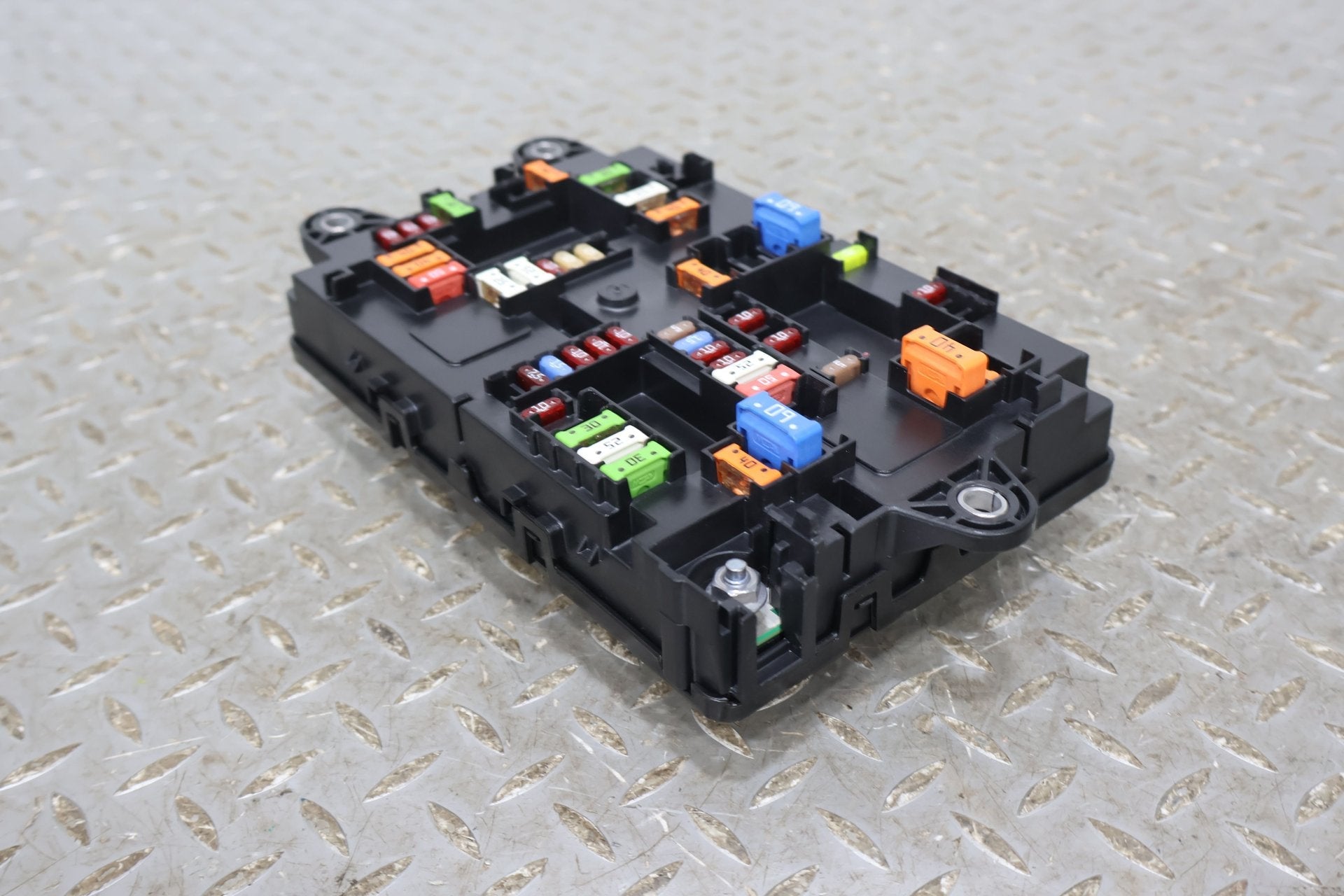 Cabin Fuse Box, 2022, Rivian, R1S