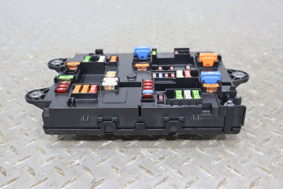 Cabin Fuse Box, 2022, Rivian, R1S