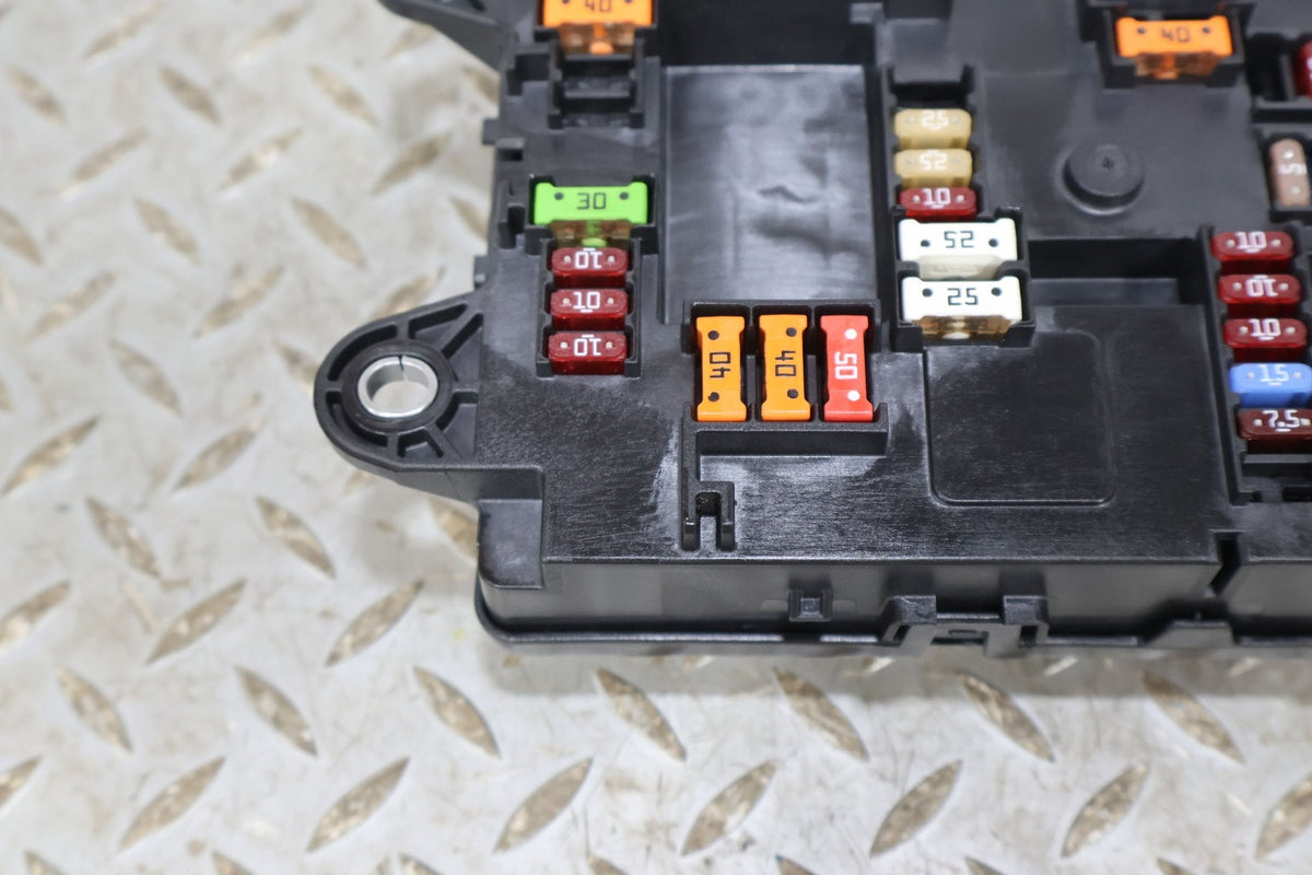 Cabin Fuse Box, 2022, Rivian, R1S