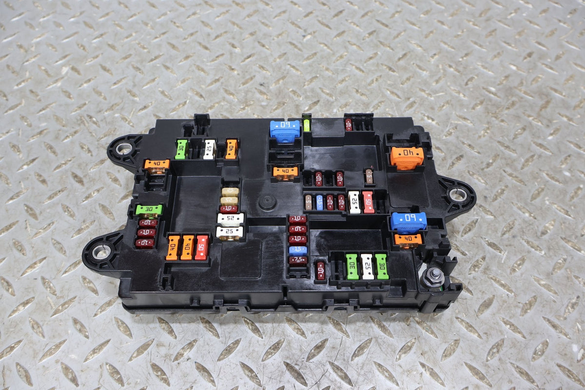 Cabin Fuse Box, 2022, Rivian, R1S