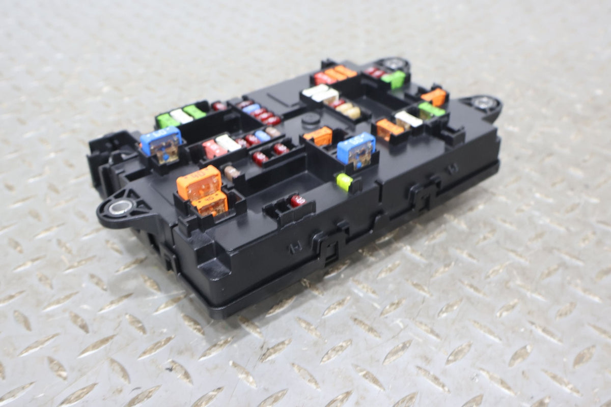 Cabin Fuse Box, 2022, Rivian, R1S