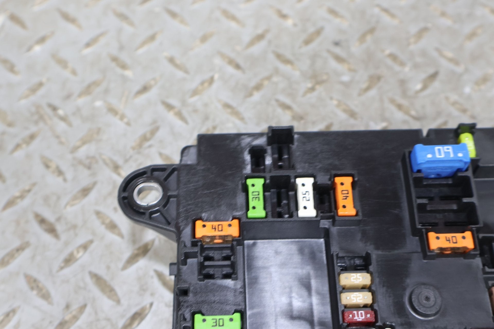 Cabin Fuse Box, 2022, Rivian, R1S