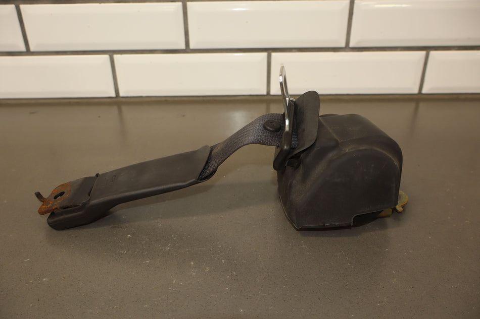 2006 Cadillac XLR- Front Seat Belt