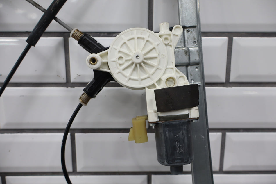 2006 Hummer H2 Left Front Door Regulator 10390764 OEM