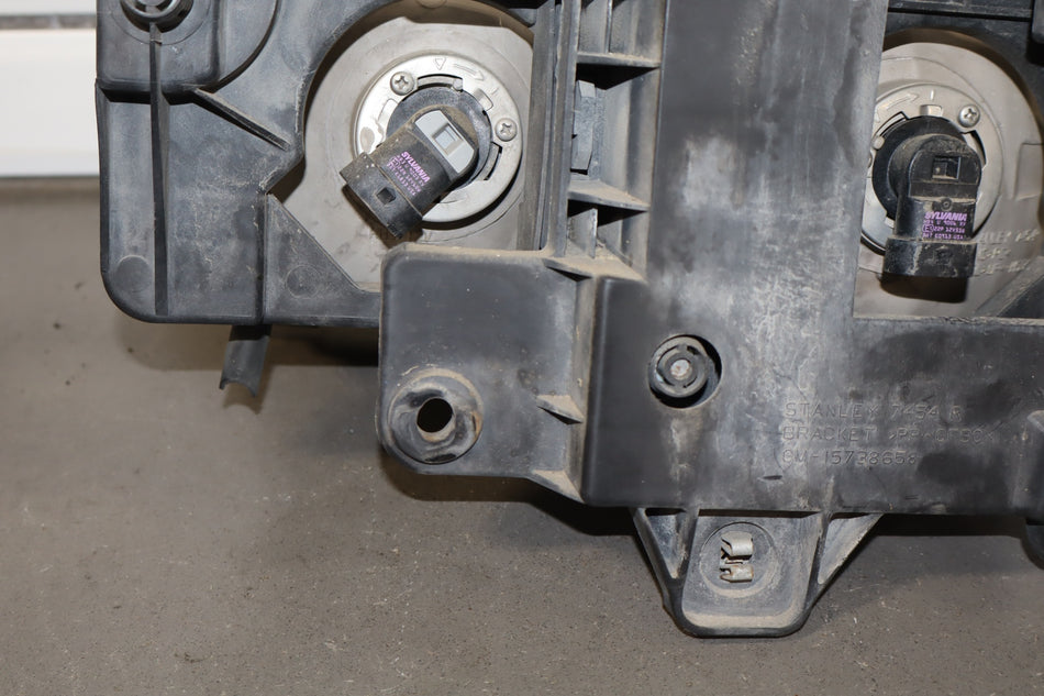 2000 Cadillac Escalade GMT400- Right Headlamp
