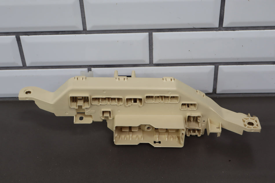 1998-2002 Toyota Land Cruiser Lexus LX470 Right Passenger Interior Fuse Box