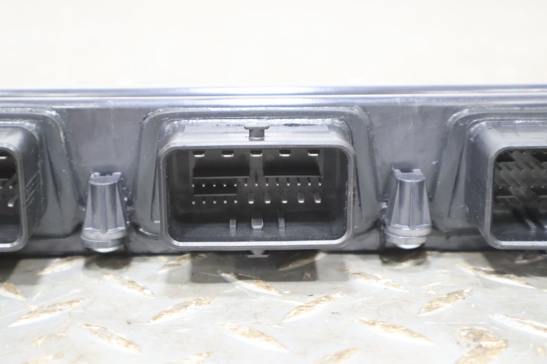 Chassis Control Module, 2022, Rivian, R1S