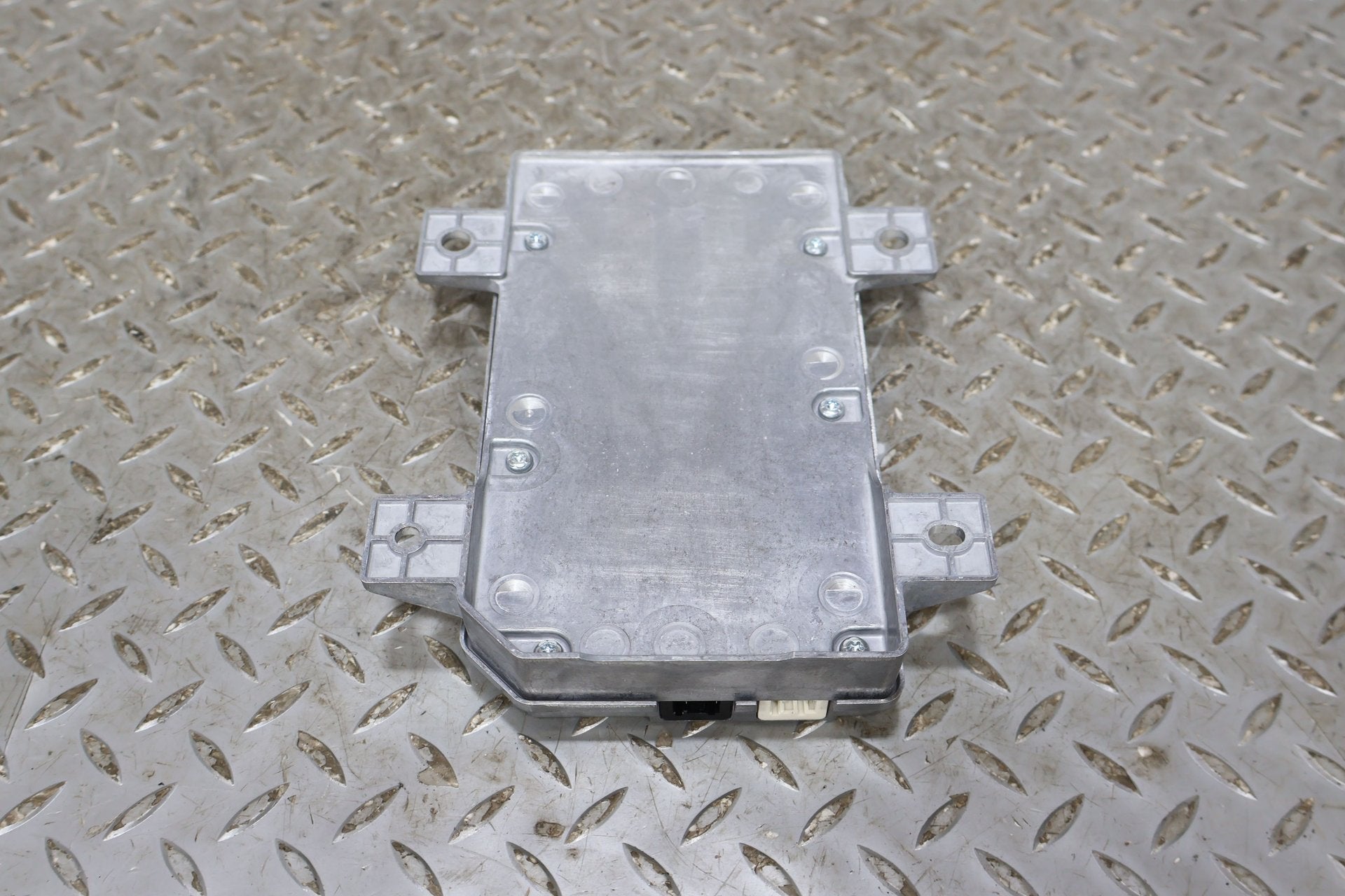 Chassis Control Module, 2022, Rivian, R1S