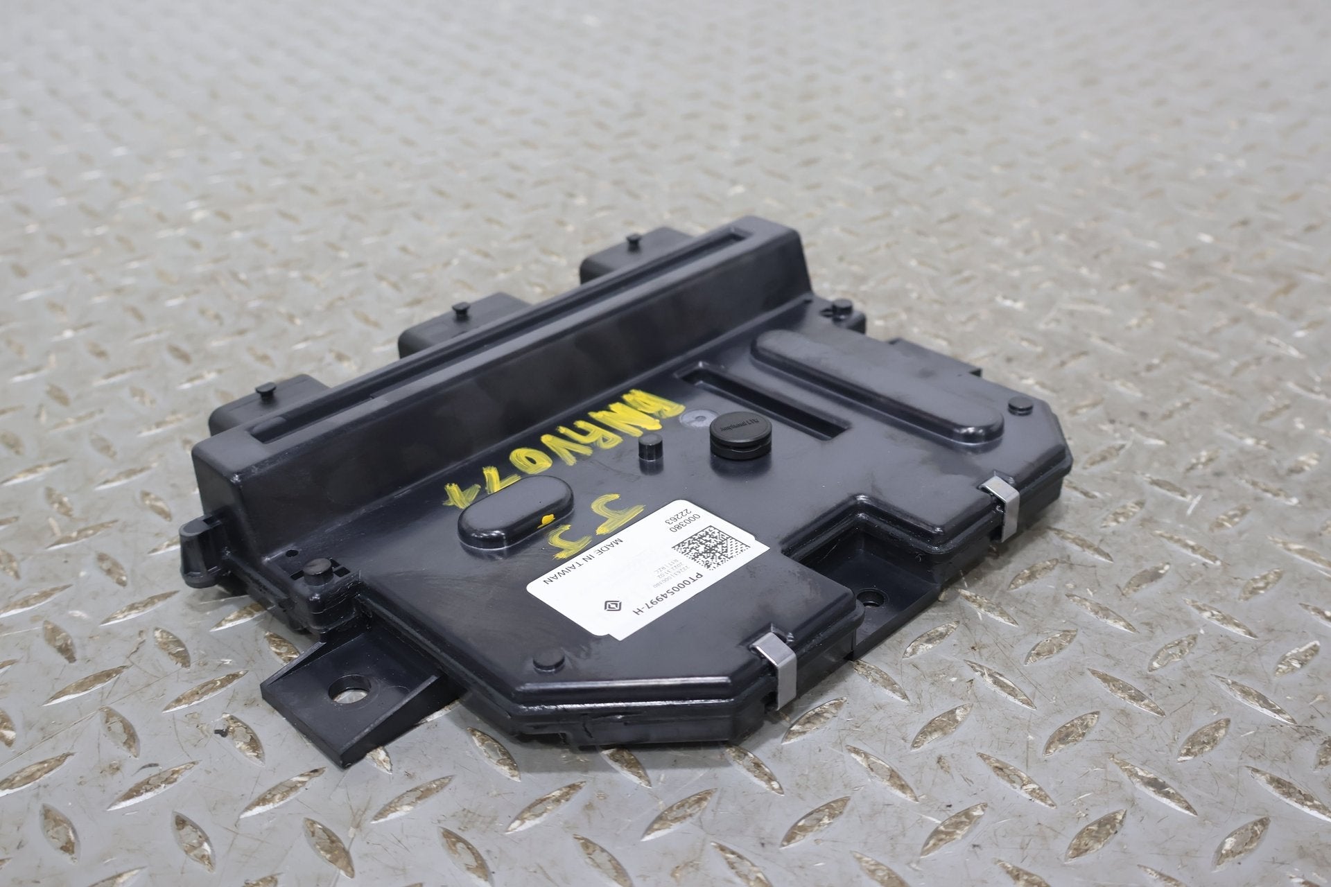 Chassis Control Module, 2022, Rivian, R1S