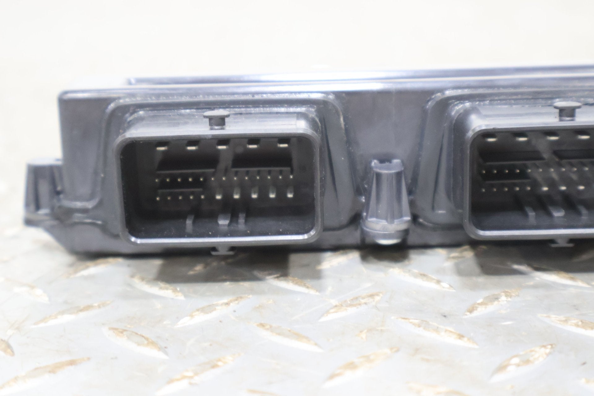 Chassis Control Module, 2022, Rivian, R1S
