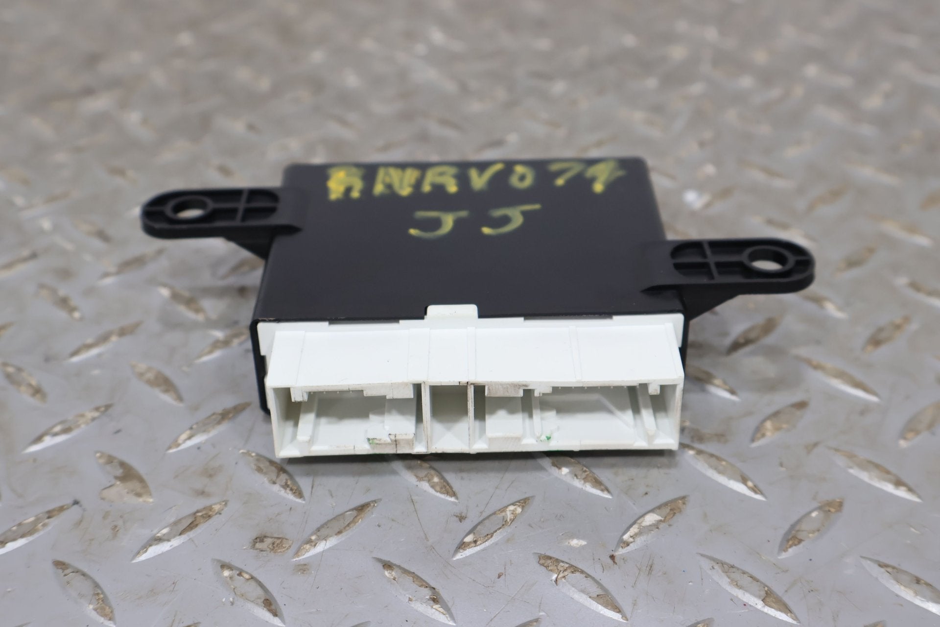 Chassis Control Module, 2022, Rivian, R1S