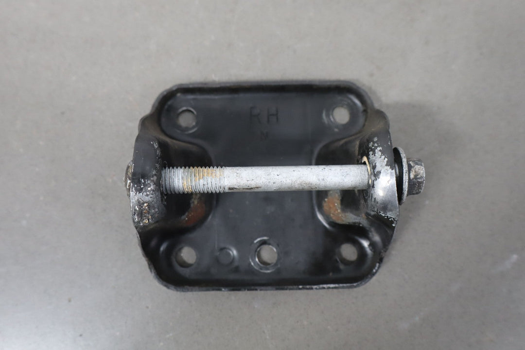 Chevy 5.7L V8 LT1 Pair of OEM Engine Frame Mount Brackets