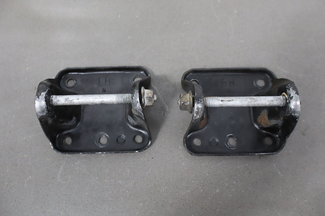Chevy 5.7L V8 LT1 Pair of OEM Engine Frame Mount Brackets