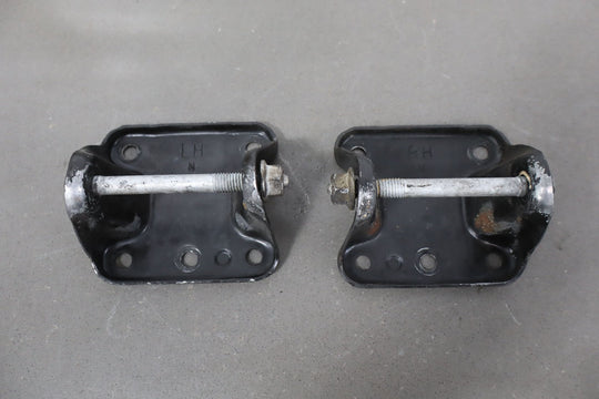 Chevy 5.7L V8 LT1 Pair of OEM Engine Frame Mount Brackets
