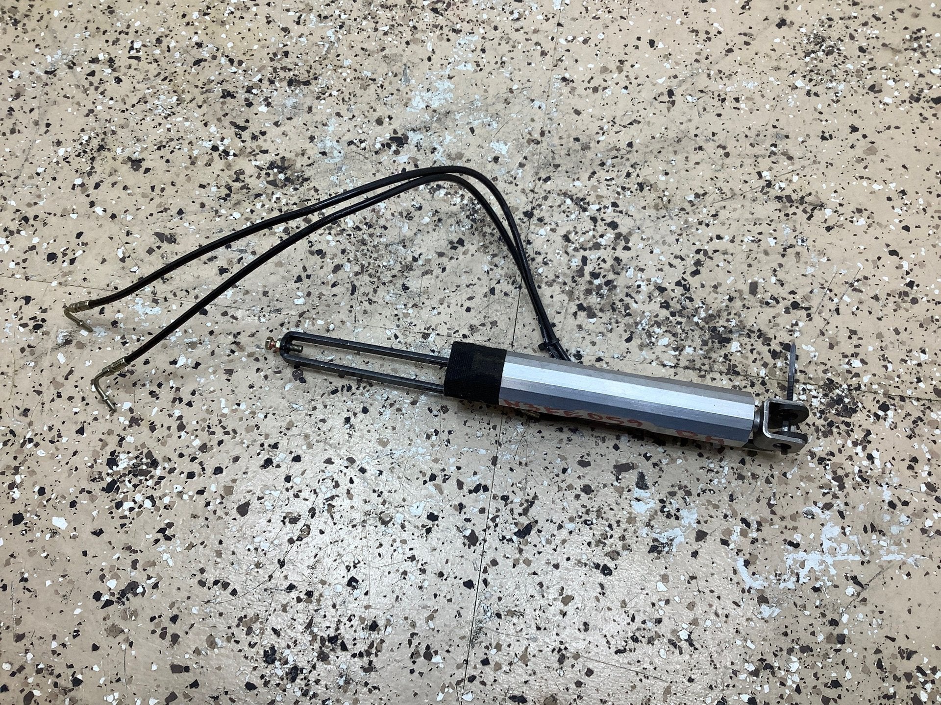 Convertible Top Hydraulic Cylinder, 2003