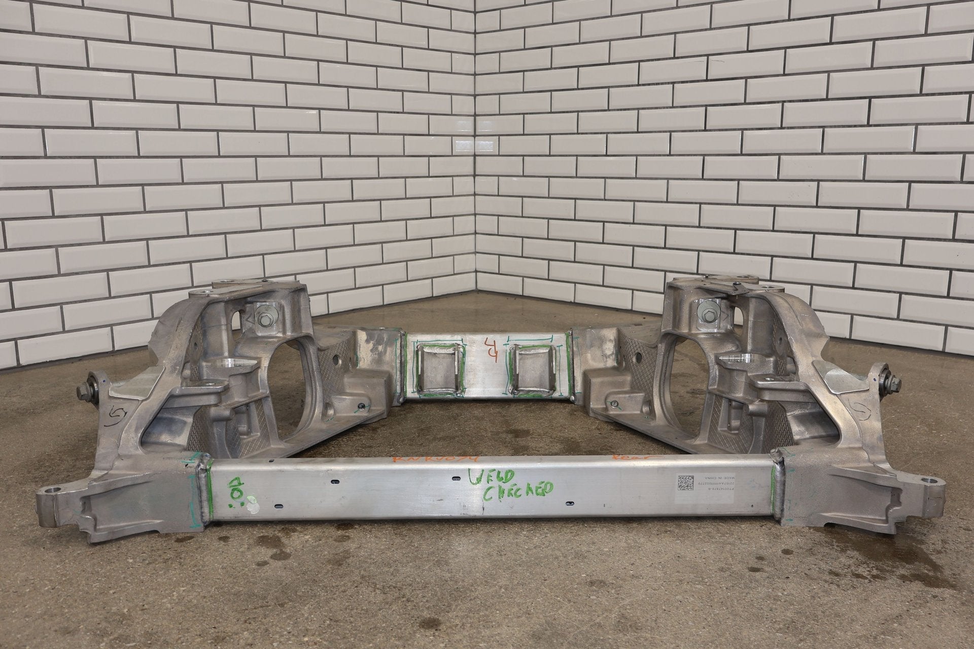 Crossmember K-Frame, 2022, Rivian, R1S