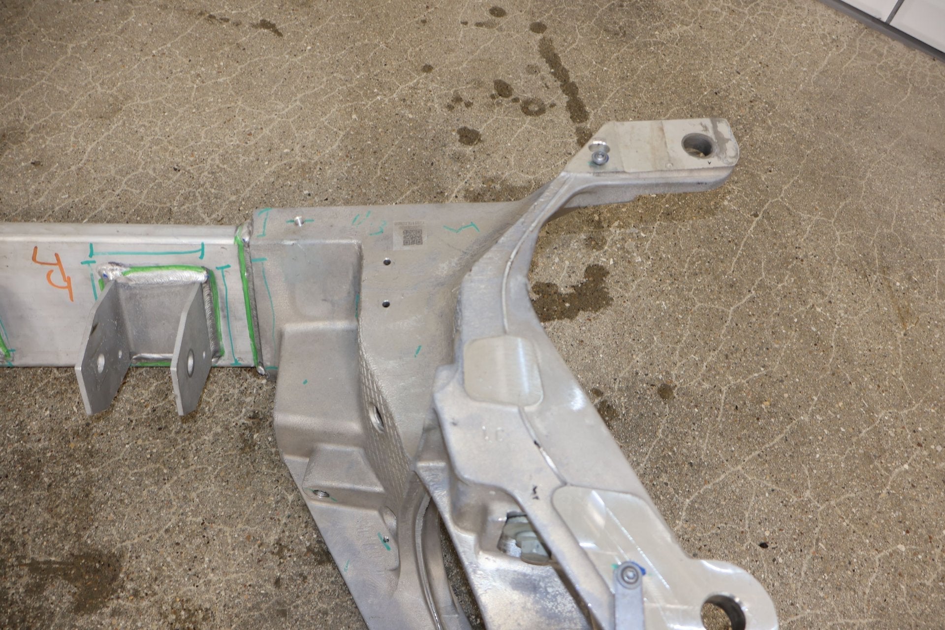 Crossmember K-Frame, 2022, Rivian, R1S