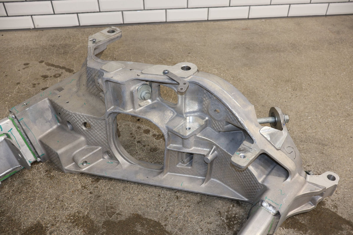 Crossmember K-Frame, 2022, Rivian, R1S