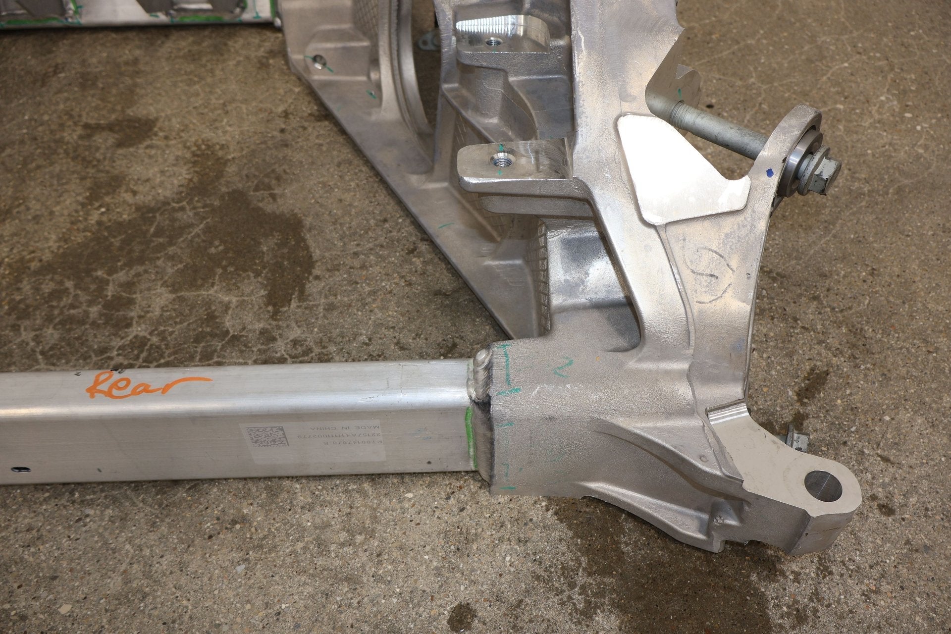 Crossmember K-Frame, 2022, Rivian, R1S
