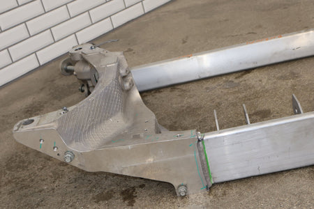 Crossmember K-Frame, 2022, Rivian, R1S