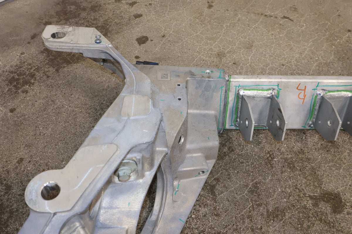 Crossmember K-Frame, 2022, Rivian, R1S