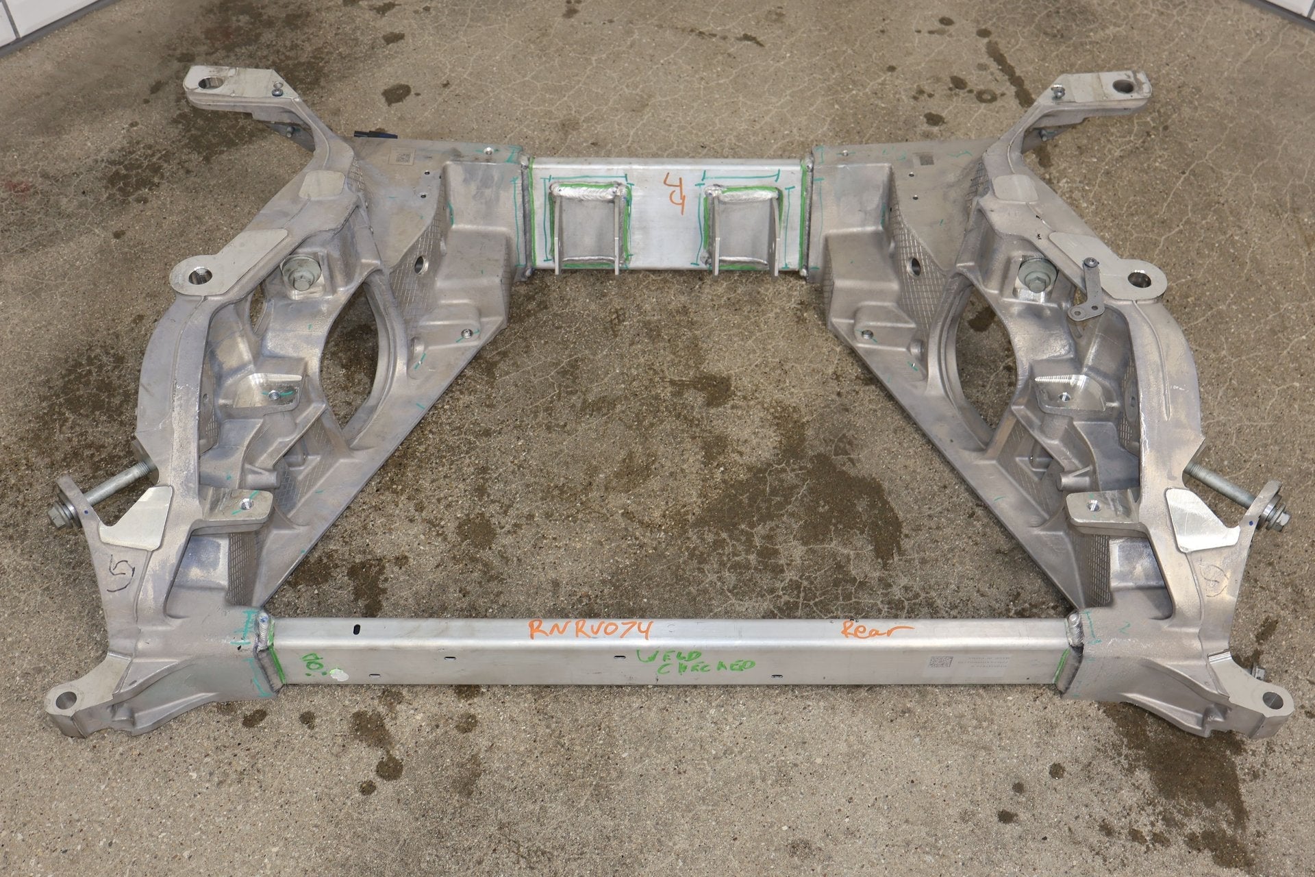 Crossmember K-Frame, 2022, Rivian, R1S