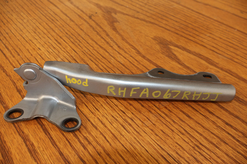 2017 Fiat 124 Spider- Hood Hinge